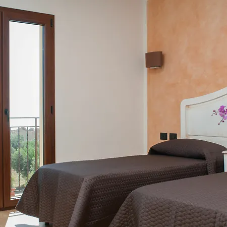 Donna Carmela Hotel 2*