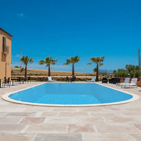 Donna Carmela Hotel 2*