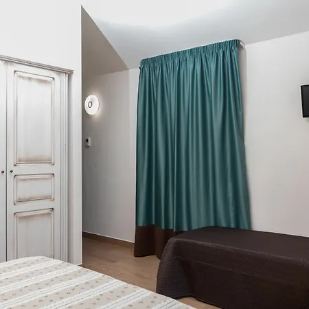 Donna Carmela Hotel 2*