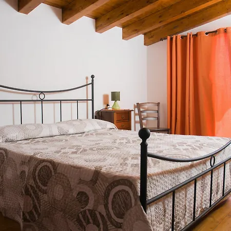 Donna Carmela Hotel 2*